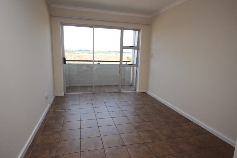 To Let 2 Bedroom Property for Rent in Uitzicht Western Cape